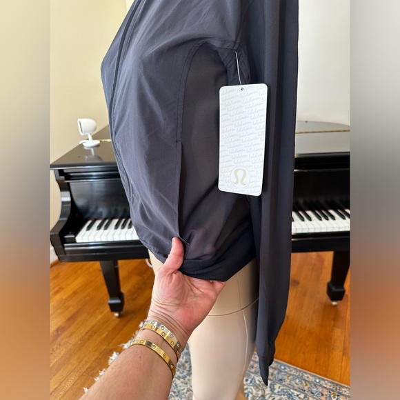 NWT RARE Minimalist Lululemon Noir Jacket II (Bomber Jacket) - Picture 16 of 16